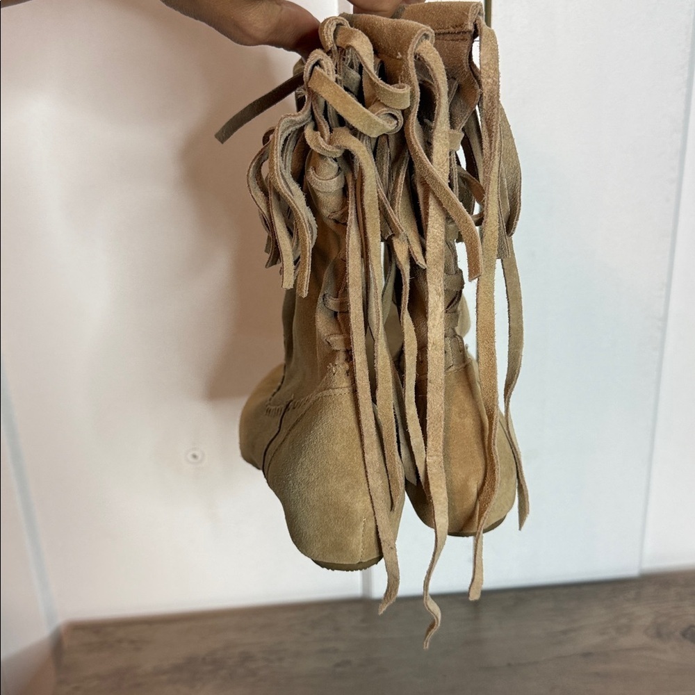Spring - 38/7.5- Fringed Tan Suede Ankle Moccasin Boots - Lace Up tie back - Picture 5 of 7